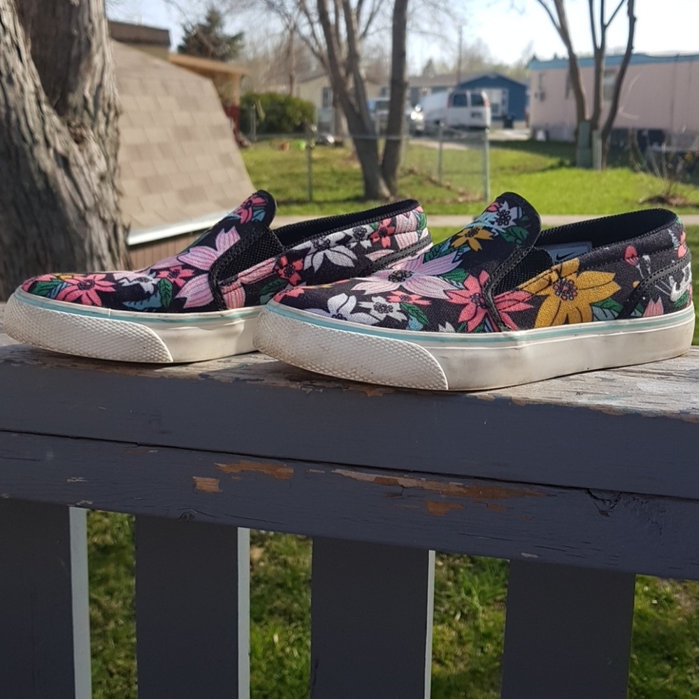 Nike slip ons